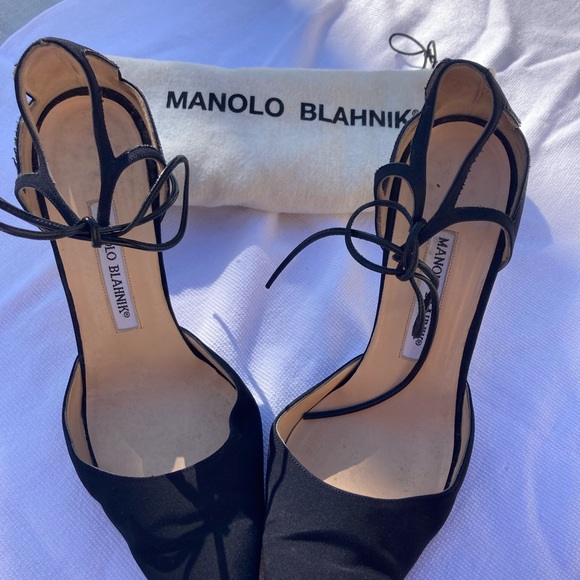 Manolo Blahnik Authentic Black Velvet Heels, Ankle Ties | Size 39.5 US size 9.5 - Picture 15 of 16